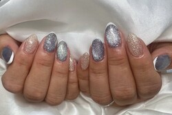 「ハンド ライトコース」水色のフラッシュマグネットが夏らしくてお似合いです♪|Nail Salon Linda