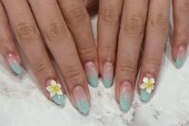 「ハンド ミドルコース」お持ち込みデザイン！ 3Dのお花が夏に合うデザインになってます！|Nail Salon Linda