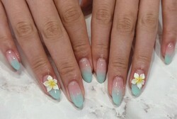 「ハンド ミドルコース」お持ち込みデザイン！ 3Dのお花が夏に合うデザインになってます！|Nail Salon Linda