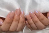 「フット ワンカラー」ボルドーカラーで目立たせてサンダルにもぴったりです！|Nail Salon Linda