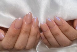 「フット ワンカラー」ボルドーカラーで目立たせてサンダルにもぴったりです！|Nail Salon Linda