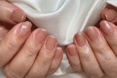 「ハンド ワンカラー」ピンクベージュのラメでナチュラルに！|Nail Salon Linda