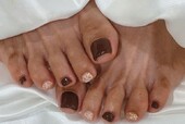 「フットワンカラー」ラメと深みあるカラーの組み合わせはとても綺麗です！|Nail Salon Linda