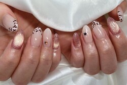 「ハンド ミドルコース」ヒョウ柄とピンクのマグネットが可愛らしいデザインです！|Nail Salon Linda