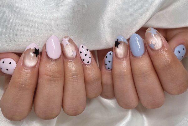 「ハンド ミドルコース」ドットや星、フレンチと盛りだくさんです！|Nail Salon Linda