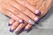 「ハンド グラデーション」ラメグラデにワンポイント追加です。 爪先のキラキラが可愛いです。|Nail Salon Linda