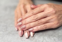 「ハンド フラッシュ・マグネット」肌馴染みの良いマグネットにフラッシュマグのキラキラ感が可愛い組み合わせです。|Nail Salon Linda