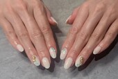 「ハンド 定額デザイン」ベースをホワイトに変えると雰囲気も変わります！|Nail Salon Linda