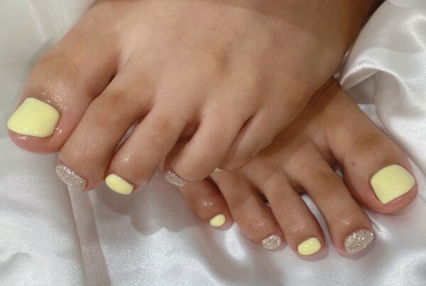 「フット ワンカラー」ハンドができない学生の方にもおすすめです！|Nail Salon Linda