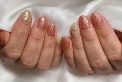 「ハンド ライトコース」オレンジのフラッシュネイルが夏らしく可愛いです！|Nail Salon Linda