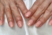 「ハンド ワンカラー」ピンクベージュで上品な仕上がりに♪|Nail Salon Linda