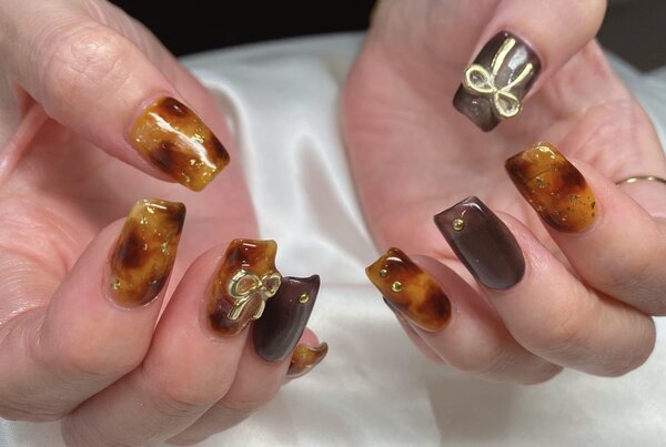 「ハンド ミドルコース」秋先取りのべっこうネイル！ 黒のマグネットとも相性抜群です！|Nail Salon Linda