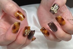 「ハンド ミドルコース」秋先取りのべっこうネイル！ 黒のマグネットとも相性抜群です！|Nail Salon Linda