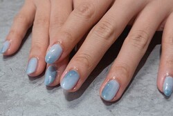 「ハンド グラデーション」プラス料金でベースカラーを入る事で雰囲気も変わります。|Nail Salon Linda