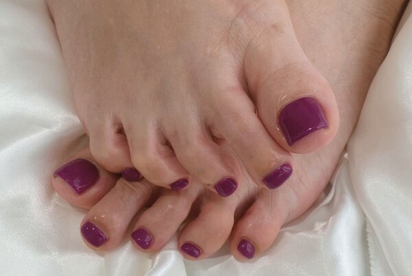 「フット ワンカラー」紫は濃いめで目立つのでおすすめです！|Nail Salon Linda