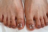 「フット ライトコース」夏らしさもパーツで残しつつ色味は秋よりで♪|Nail Salon Linda