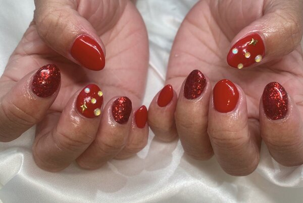 「ハンド 定額デザイン」お客様のお好みカラーに変更し、目立つお色味に♪|Nail Salon Linda