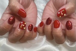 「ハンド 定額デザイン」お客様のお好みカラーに変更し、目立つお色味に♪|Nail Salon Linda
