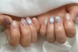 「ハンド ライトコース」シェルを乗せた夏らしいデザインです！|Nail Salon Linda