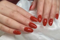「ハンド ワンカラー」原色の赤でパキッと目立ちます！|Nail Salon Linda