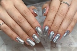 「ハンド ミラーネイル」ミラーでしか出せない光沢感が可愛いです！|Nail Salon Linda