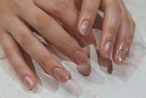 「ハンド ラメ・ワンカラー」少し秋を意識したラメワンカラーです|Nail Salon Linda