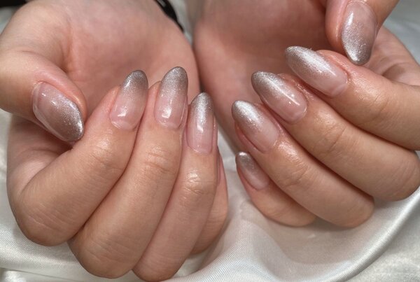 「ハンド グラデーション」クリアベースで伸びてきても目立ちづらいです！|Nail Salon Linda