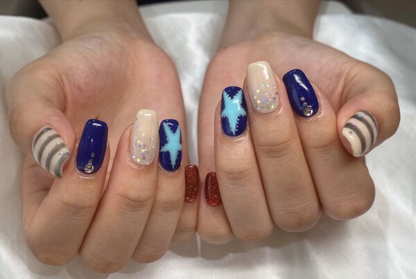 「ハンド ミドルコース」星をテーマにポップな雰囲気になりました！|Nail Salon Linda