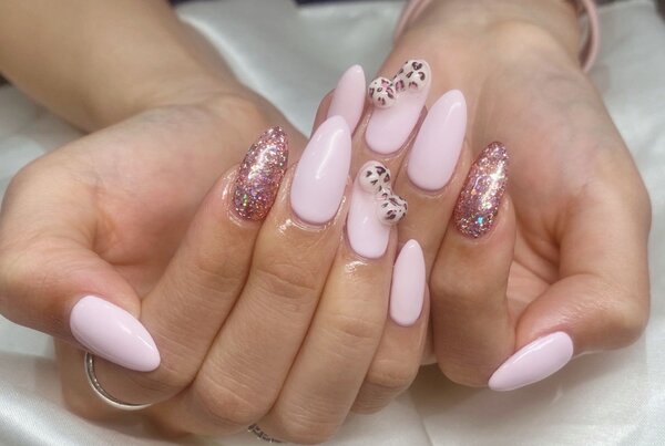 「ハンド 定額デザイン」ピンクで系統を合わせて可愛らしい印象に！|Nail Salon Linda