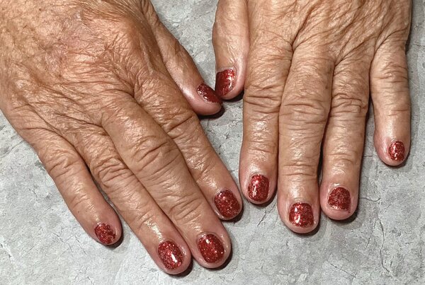 「ハンド ワンカラー」赤ラメが秋を感じるラメワンカラーです。|Nail Salon Linda