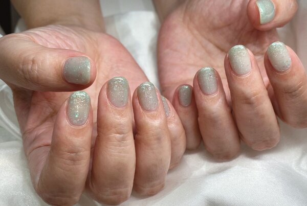 「ハンド ワンカラー」エメラルドのような緑のカラーが爽やかな印象に♪|Nail Salon Linda