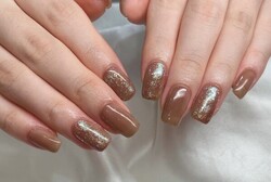 「ハンド 定額デザイン」ちゅるんとしたブラウンで秋らしさが出ます！|Nail Salon Linda