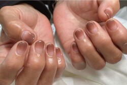 「ハンド グラデーション」明るめの茶色で、秋にぴったりのネイルですね！|Nail Salon Linda