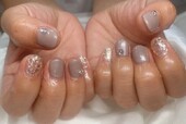 「ハンド 定額デザイン」グレージュカラーは大人っぽく上品になります！|Nail Salon Linda