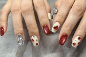 「ハンド ミドルコース」お持ち込みデザイン 赤とハートがかわいいデザインです。|Nail Salon Linda