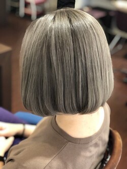 ハイトーングレージュ×切りっぱなしボブ|HAIR SPACE G.O.D