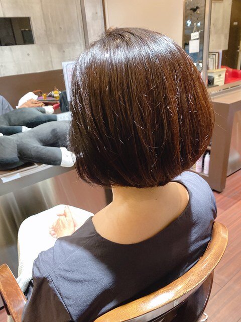 小顔矯正ショートボブ×白髪ぼかしカラー|HAIR SPACE G.O.D