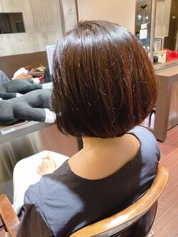 小顔矯正ショートボブ×白髪ぼかしカラー|HAIR SPACE G.O.D