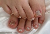 「フット ワンカラー」白とシルバーの混ざった絶妙なカラーでキラキラです|Nail Salon Linda