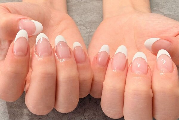 「ハンド フレンチ・ワンカラー」秋カラーも増えてきてますが 1年通して人気のフレンチです！|Nail Salon Linda