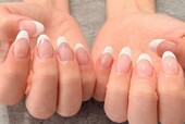 「ハンド フレンチ・ワンカラー」秋カラーも増えてきてますが 1年通して人気のフレンチです！|Nail Salon Linda