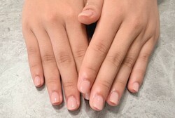 「ハンド ワンカラー」ナチュラルな色味でチャレンジしやすいカラーです。|Nail Salon Linda