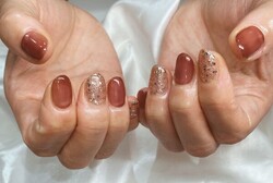 「ハンド ワンカラー」ザクザクのラメとシアーカラーでコントラストが出ておしゃれです！|Nail Salon Linda