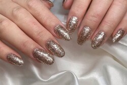「ハンド ワンカラー」ギラギラのラメで存在感抜群です！|Nail Salon Linda