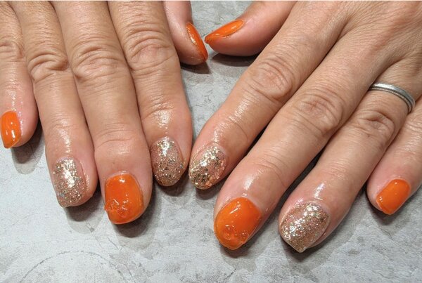 「ハンド 定額デザイン」オレンジ✖️ゴールド ハロウィンカラーが可愛いネイルです。|Nail Salon Linda