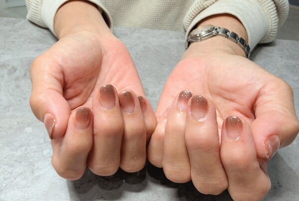 「ハンド グラデーション」秋を意識した落ち着いたカラーが秋冬にぴったりです！|Nail Salon Linda