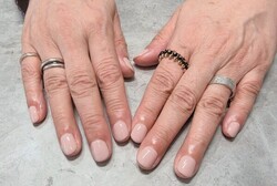 「ハンド ワンカラー」短く整えてナチュラルカラーに。清潔感のあるキレイな手元に！|Nail Salon Linda