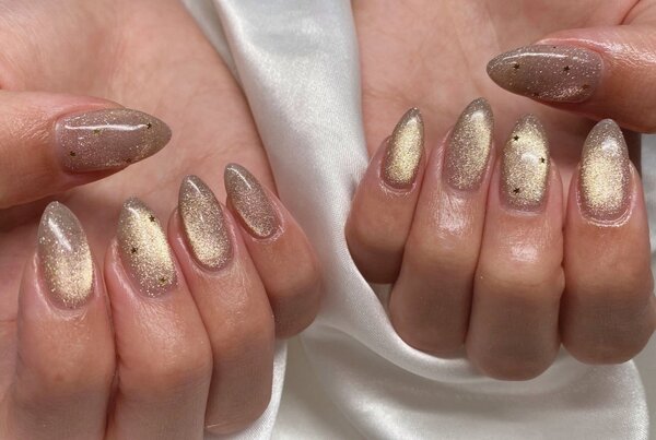 「ハンド ライトコース」キラキラのフラッシュマグネットが華やかにしてくれます！|Nail Salon Linda