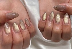 「ハンド ライトコース」キラキラのフラッシュマグネットが華やかにしてくれます！|Nail Salon Linda