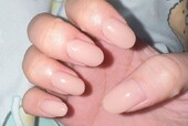「ハンド ワンカラー」肌馴染みの良いカラーで手元が嫌いに見えるようにしています！|Nail Salon Linda
